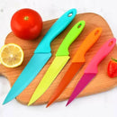 Jogo de 4 Facas Coloridas em Aço Inox com cabos ergonômicos. Ideal para cortar carnes, frutas e legumes com precisão.